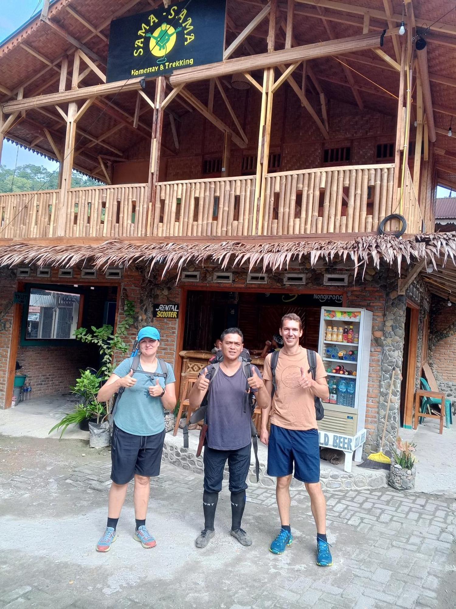 Sama Sama Homestay & Trekking Only Stay Here Book Trekking And Transport With Us Bukit Lawang Esterno foto