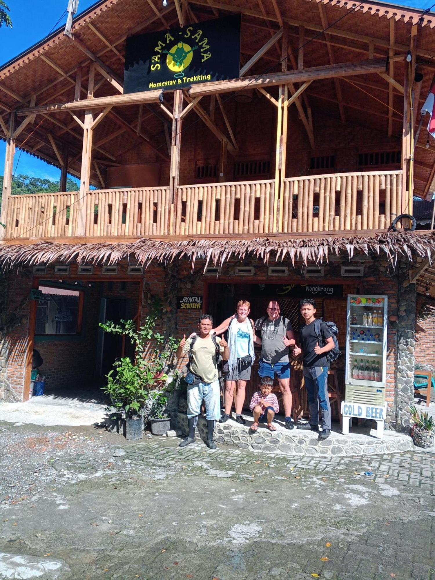 Sama Sama Homestay & Trekking Only Stay Here Book Trekking And Transport With Us Bukit Lawang Esterno foto