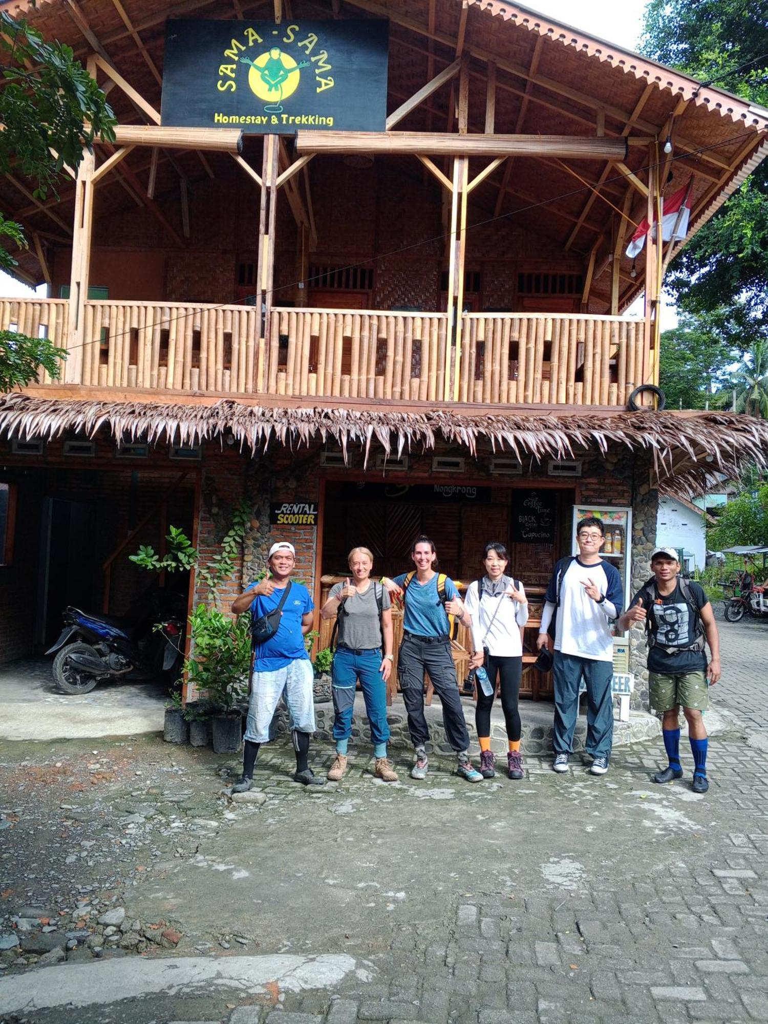 Sama Sama Homestay & Trekking Only Stay Here Book Trekking And Transport With Us Bukit Lawang Esterno foto