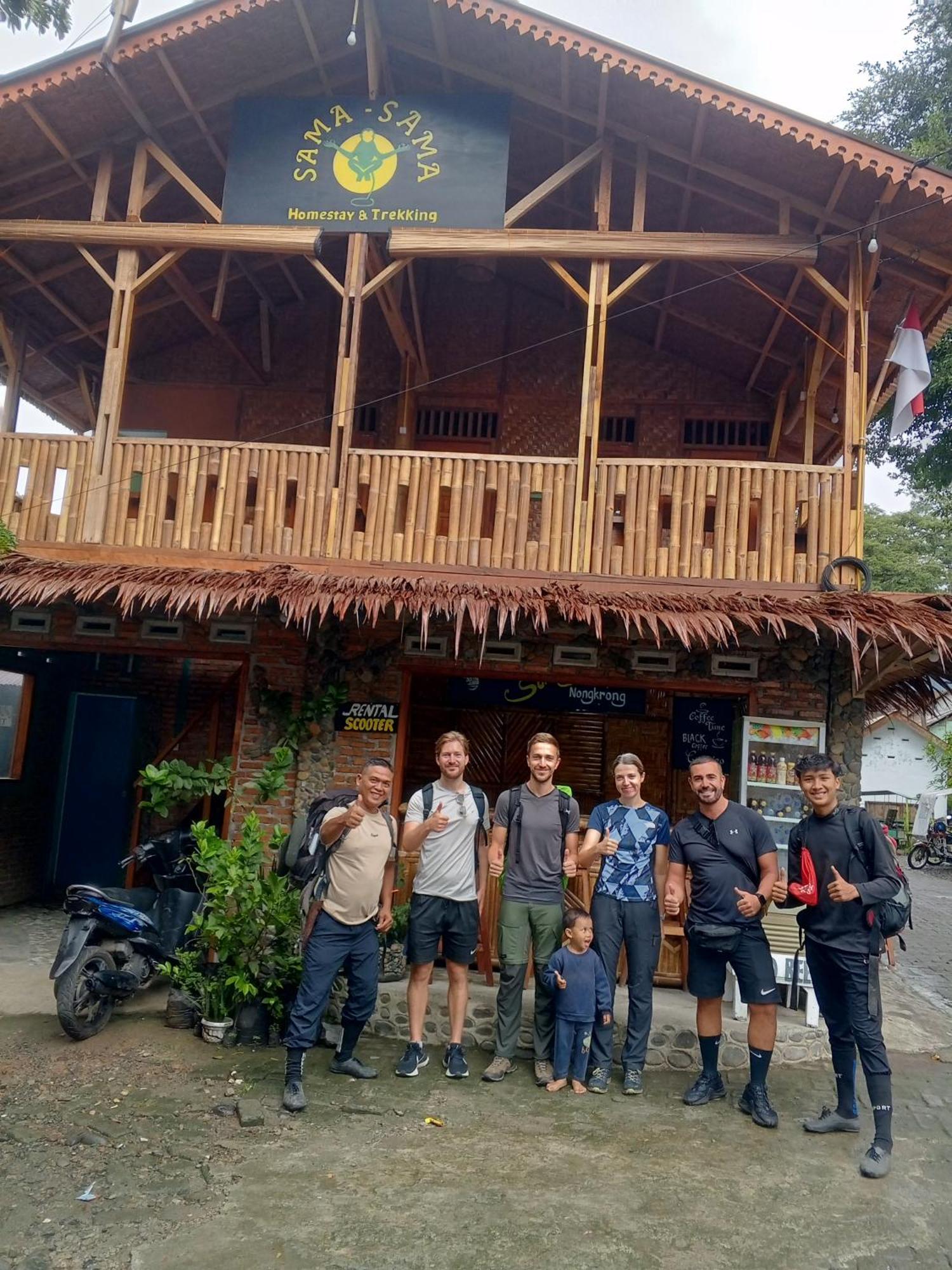 Sama Sama Homestay & Trekking Only Stay Here Book Trekking And Transport With Us Bukit Lawang Esterno foto