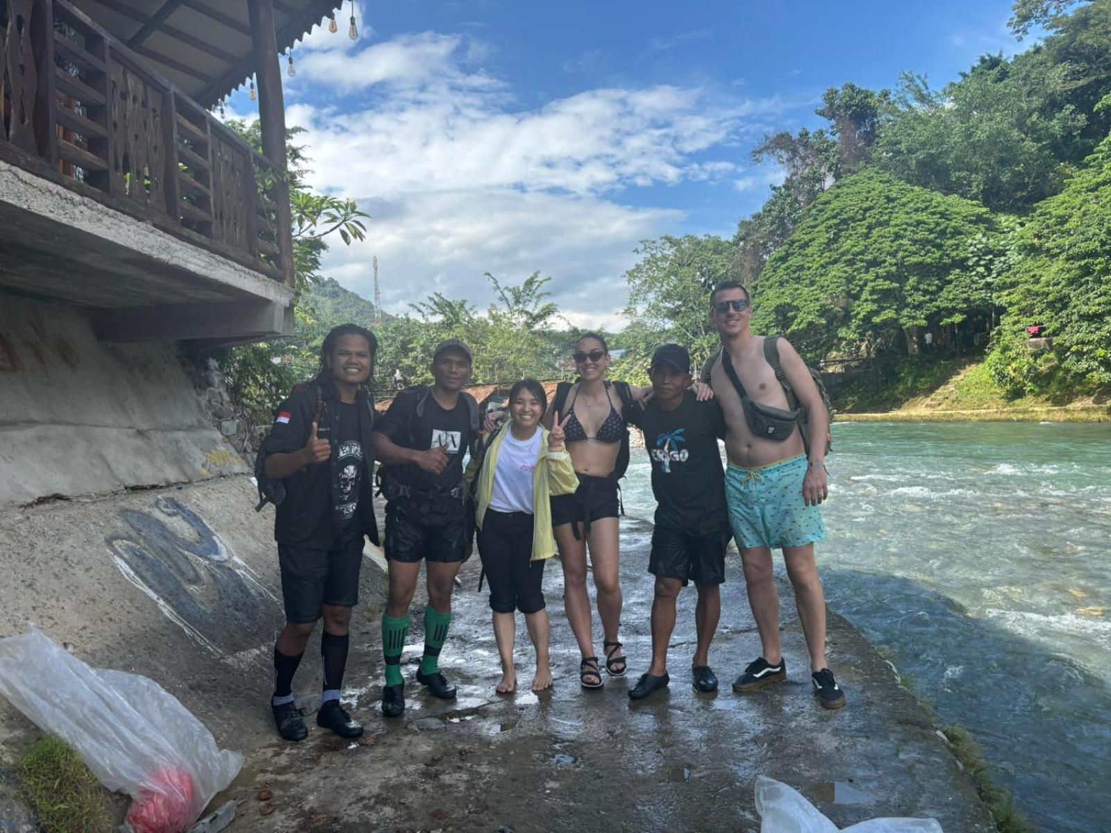 Sama Sama Homestay & Trekking Only Stay Here Book Trekking And Transport With Us Bukit Lawang Esterno foto