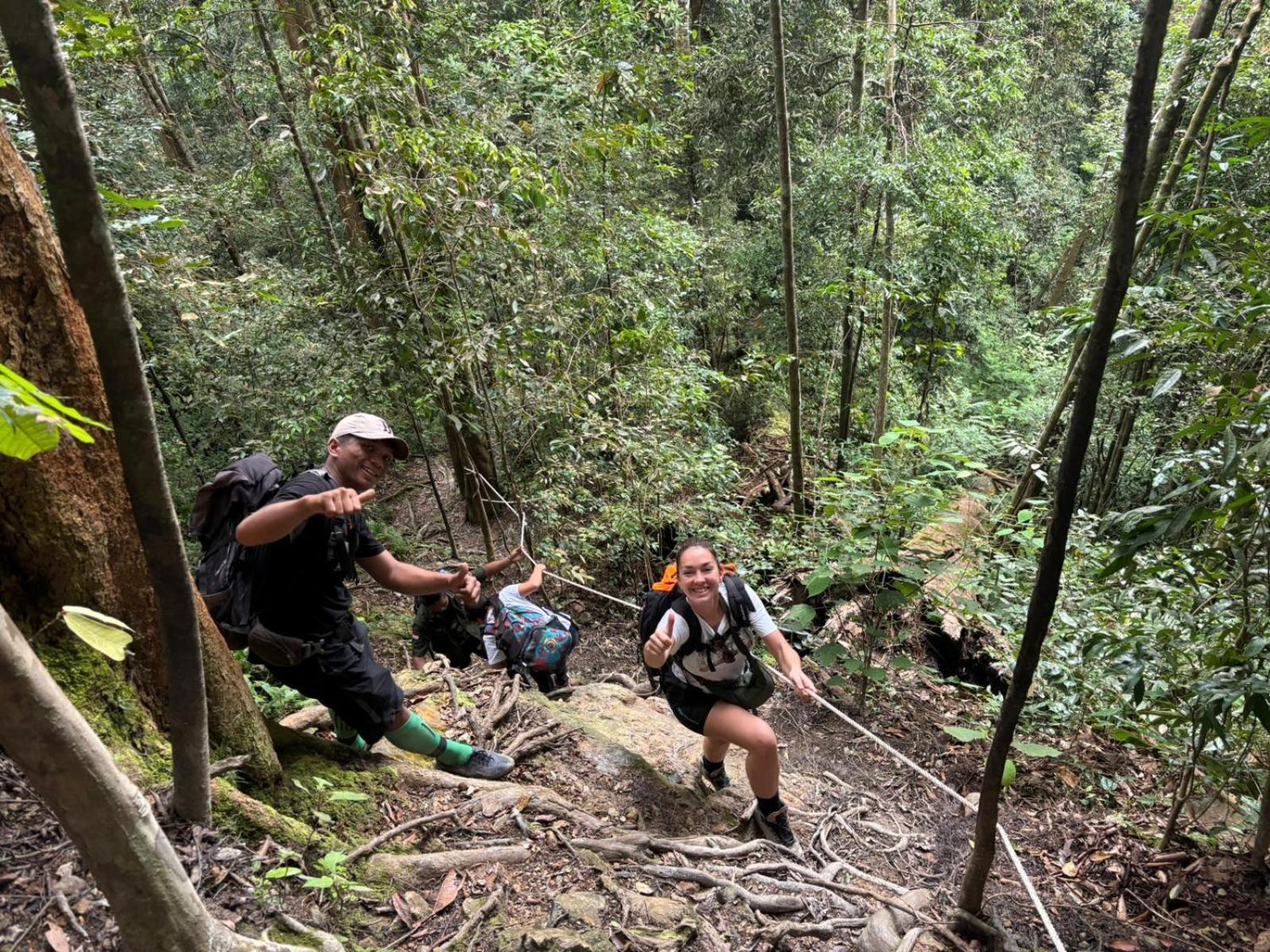 Sama Sama Homestay & Trekking Only Stay Here Book Trekking And Transport With Us Bukit Lawang Esterno foto
