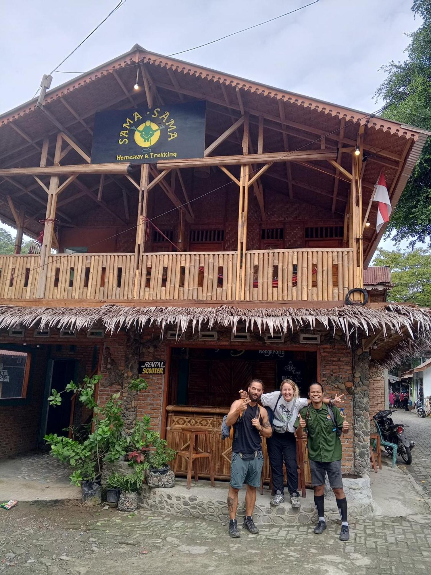 Sama Sama Homestay & Trekking Only Stay Here Book Trekking And Transport With Us Bukit Lawang Esterno foto