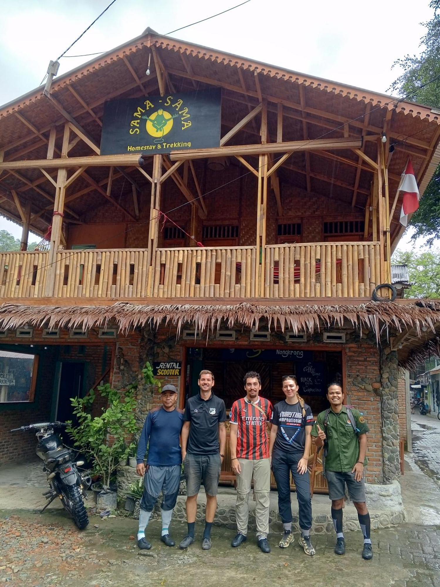 Sama Sama Homestay & Trekking Only Stay Here Book Trekking And Transport With Us Bukit Lawang Esterno foto