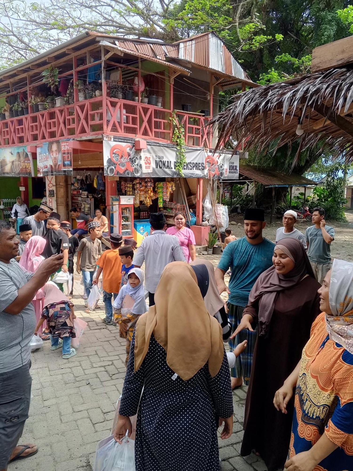 Sama Sama Homestay & Trekking Only Stay Here Book Trekking And Transport With Us Bukit Lawang Esterno foto