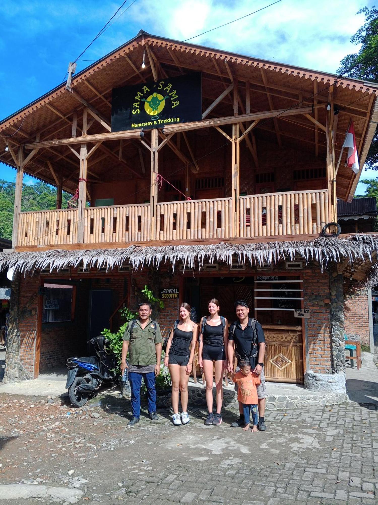 Sama Sama Homestay & Trekking Only Stay Here Book Trekking And Transport With Us Bukit Lawang Esterno foto